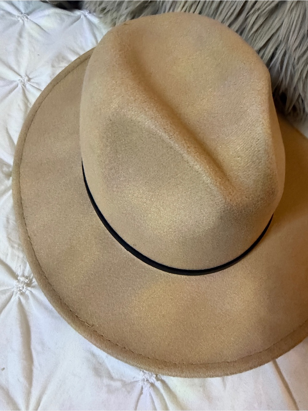 Women's Wide-Brim Felt Fedora Hat in Camel with Black Band